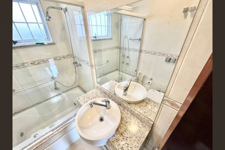 Casa à venda com 250m², 3 quartos e 5 vagasBanheiro da Suíte 3