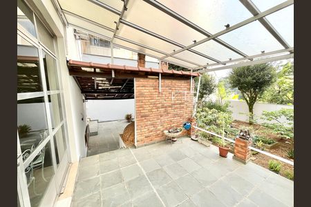 Casa à venda com 250m², 3 quartos e 5 vagasQuintal