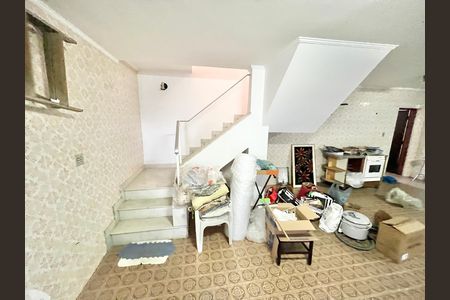 Casa à venda com 250m², 3 quartos e 5 vagasEscada