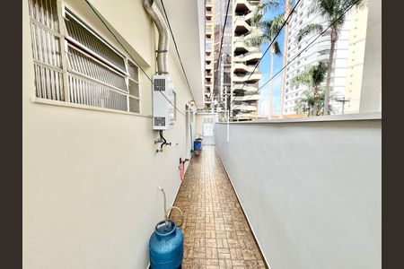 Casa à venda com 250m², 3 quartos e 5 vagasCorredor