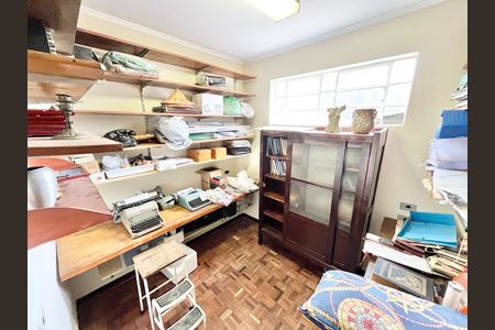 Casa à venda com 250m², 3 quartos e 5 vagasEscritório