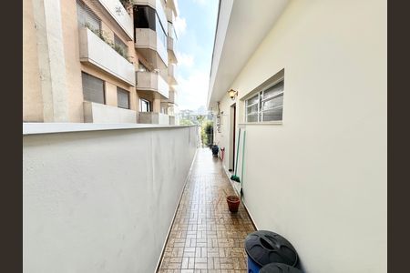 Casa à venda com 250m², 3 quartos e 5 vagasCorredor