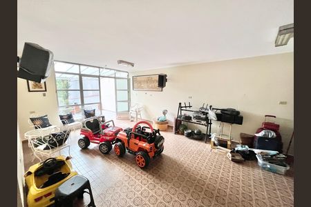 Casa à venda com 250m², 3 quartos e 5 vagasSalão de Festas