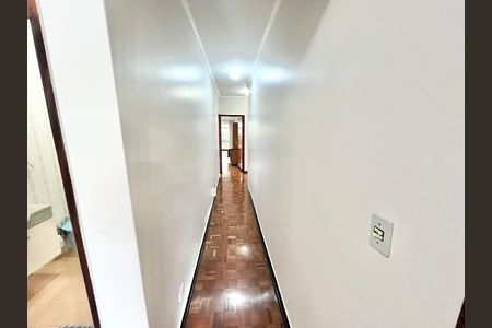 Casa à venda com 250m², 3 quartos e 5 vagasCorredor