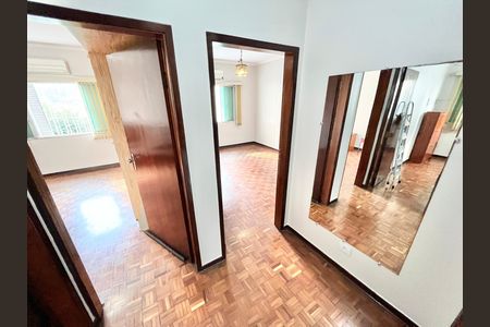 Casa à venda com 250m², 3 quartos e 5 vagasCopa