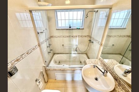 Casa à venda com 250m², 3 quartos e 5 vagasBanheiro da Suíte 3
