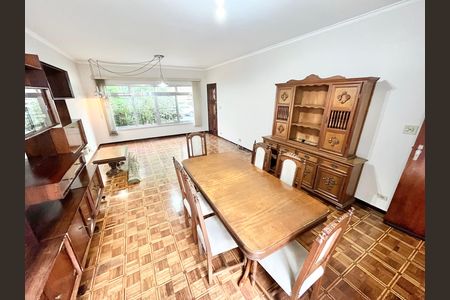 Casa à venda com 250m², 3 quartos e 5 vagasSala
