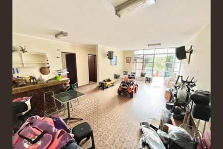 Casa à venda com 250m², 3 quartos e 5 vagasSalão de Festas