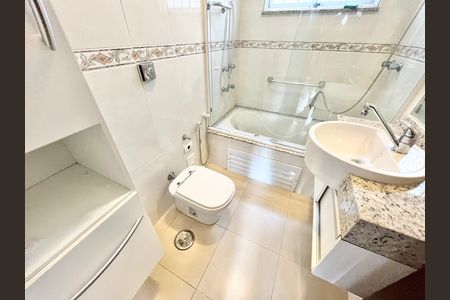 Casa à venda com 250m², 3 quartos e 5 vagasBanheiro da Suíte 3