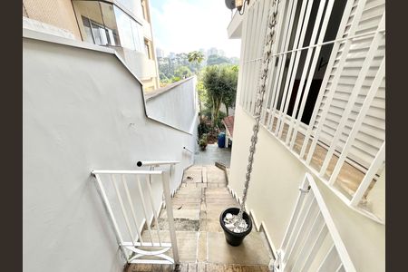 Casa à venda com 250m², 3 quartos e 5 vagasEscada