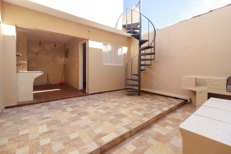 Casa para alugar com 300m², 4 quartos e 2 vagas Casa para alugar com 300m², 4 quartos e 2 vagasQuintal