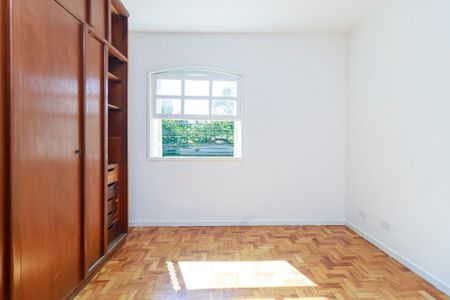 Casa para alugar com 300m², 4 quartos e 2 vagas Casa para alugar com 300m², 4 quartos e 2 vagasSuíte