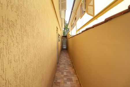 Casa para alugar com 300m², 4 quartos e 2 vagas Casa para alugar com 300m², 4 quartos e 2 vagasCorredor Externo