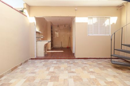 Casa para alugar com 300m², 4 quartos e 2 vagas Casa para alugar com 300m², 4 quartos e 2 vagasQuintal