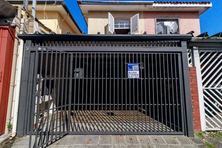 Casa para alugar com 300m², 4 quartos e 2 vagas Casa para alugar com 300m², 4 quartos e 2 vagasFachada