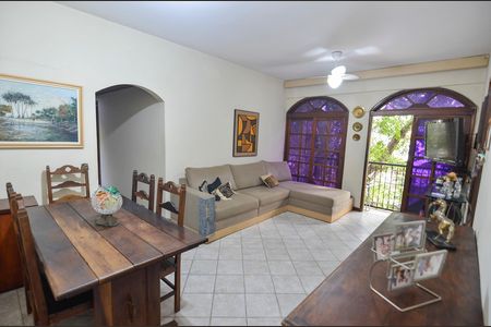Apartamento à venda com 101m², 2 quartos e 1 vaga Apartamento à venda com 101m², 2 quartos e 1 vagaSala