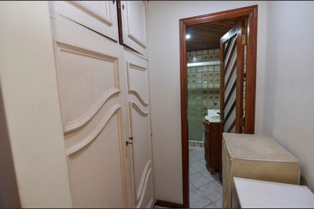 Apartamento à venda com 101m², 2 quartos e 1 vaga Apartamento à venda com 101m², 2 quartos e 1 vagaCloset da Suíte