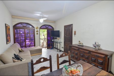 Apartamento à venda com 101m², 2 quartos e 1 vaga Apartamento à venda com 101m², 2 quartos e 1 vagaSala