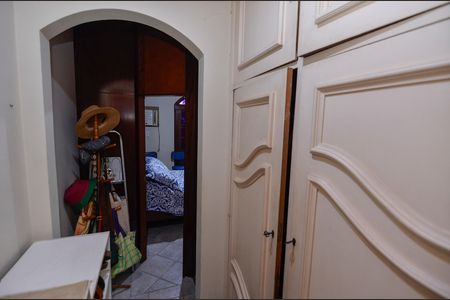 Apartamento à venda com 101m², 2 quartos e 1 vaga Apartamento à venda com 101m², 2 quartos e 1 vagaCloset da Suíte