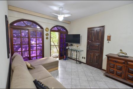 Apartamento à venda com 101m², 2 quartos e 1 vaga Apartamento à venda com 101m², 2 quartos e 1 vagaSala