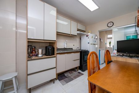 Cozinha de apartamento à venda com 1 quarto, 44m² em Vila Guarani, São Paulo