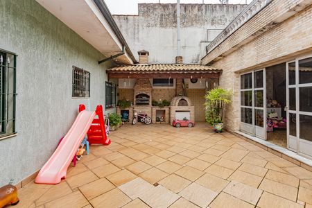 Casa à venda com 340m², 6 quartos e 2 vagas Casa à venda com 340m², 6 quartos e 2 vagasQuintal
