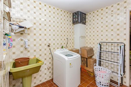 Casa à venda com 340m², 6 quartos e 2 vagas Casa à venda com 340m², 6 quartos e 2 vagasÁrea de Serviço