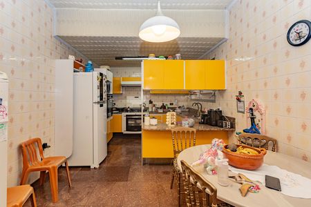 Casa à venda com 340m², 6 quartos e 2 vagas Casa à venda com 340m², 6 quartos e 2 vagasCozinha