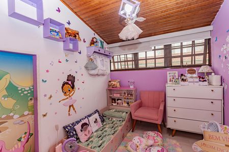 Casa à venda com 340m², 6 quartos e 2 vagas Casa à venda com 340m², 6 quartos e 2 vagasQuarto 3