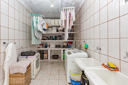 Casa à venda com 340m², 6 quartos e 2 vagas Casa à venda com 340m², 6 quartos e 2 vagasÁrea de Serviço