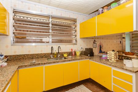 Casa à venda com 340m², 6 quartos e 2 vagas Casa à venda com 340m², 6 quartos e 2 vagasCozinha