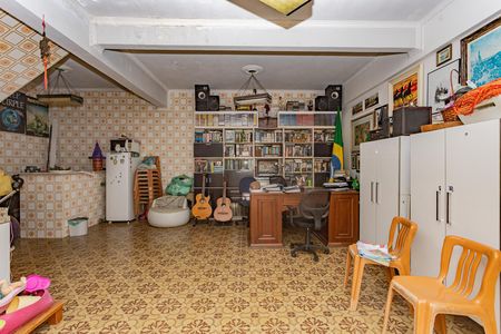 Casa à venda com 340m², 6 quartos e 2 vagas Casa à venda com 340m², 6 quartos e 2 vagasÁrea comum - Salão de festas