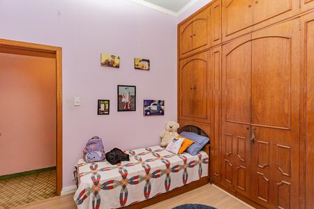 Casa à venda com 340m², 6 quartos e 2 vagas Casa à venda com 340m², 6 quartos e 2 vagasQuarto 1