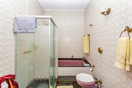 Casa à venda com 340m², 6 quartos e 2 vagas Casa à venda com 340m², 6 quartos e 2 vagasBanheiro da Suíte