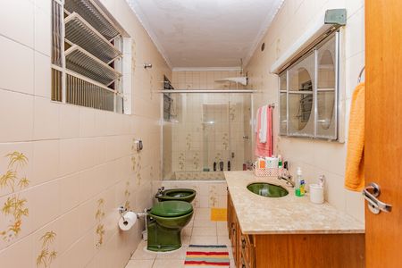 Casa à venda com 340m², 6 quartos e 2 vagas Casa à venda com 340m², 6 quartos e 2 vagasBanheiro Social