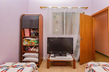 Casa à venda com 340m², 6 quartos e 2 vagas Casa à venda com 340m², 6 quartos e 2 vagasQuarto 1
