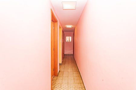 Casa à venda com 340m², 6 quartos e 2 vagas Casa à venda com 340m², 6 quartos e 2 vagasCorredor