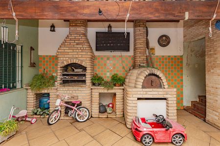 Casa à venda com 340m², 6 quartos e 2 vagas Casa à venda com 340m², 6 quartos e 2 vagasChurrasqueira