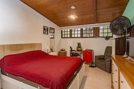 Casa à venda com 340m², 6 quartos e 2 vagas Casa à venda com 340m², 6 quartos e 2 vagasQuarto 4