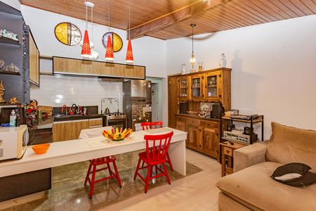 Casa à venda com 340m², 6 quartos e 2 vagas Casa à venda com 340m², 6 quartos e 2 vagasCozinha 2