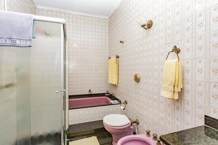 Casa à venda com 340m², 6 quartos e 2 vagas Casa à venda com 340m², 6 quartos e 2 vagasBanheiro da Suíte