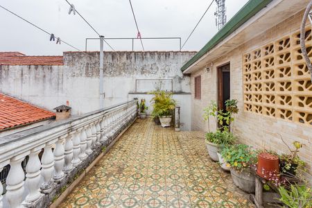 Casa à venda com 340m², 6 quartos e 2 vagas Casa à venda com 340m², 6 quartos e 2 vagasVaranda