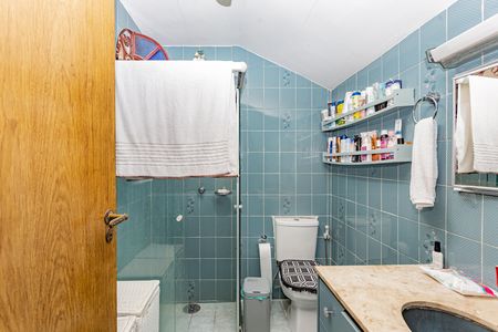 Casa à venda com 340m², 6 quartos e 2 vagas Casa à venda com 340m², 6 quartos e 2 vagasBanheiro 2