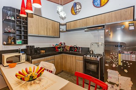 Casa à venda com 340m², 6 quartos e 2 vagas Casa à venda com 340m², 6 quartos e 2 vagasCozinha 2