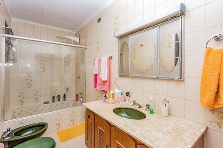 Casa à venda com 340m², 6 quartos e 2 vagas Casa à venda com 340m², 6 quartos e 2 vagasBanheiro Social