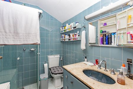 Casa à venda com 340m², 6 quartos e 2 vagas Casa à venda com 340m², 6 quartos e 2 vagasBanheiro 2
