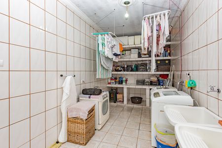 Casa à venda com 340m², 6 quartos e 2 vagas Casa à venda com 340m², 6 quartos e 2 vagasÁrea de Serviço