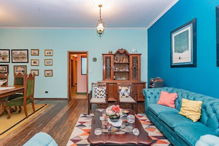 Casa à venda com 340m², 6 quartos e 2 vagas Casa à venda com 340m², 6 quartos e 2 vagasSala