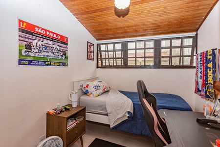 Casa à venda com 340m², 6 quartos e 2 vagas Casa à venda com 340m², 6 quartos e 2 vagasQuarto 5
