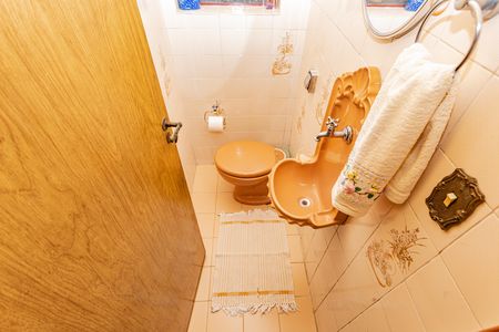 Casa à venda com 340m², 6 quartos e 2 vagas Casa à venda com 340m², 6 quartos e 2 vagasLavabo